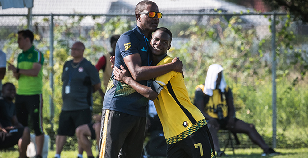 Lawrence, entrenador Sub 15 de Jamaica piensa en futuro brillante