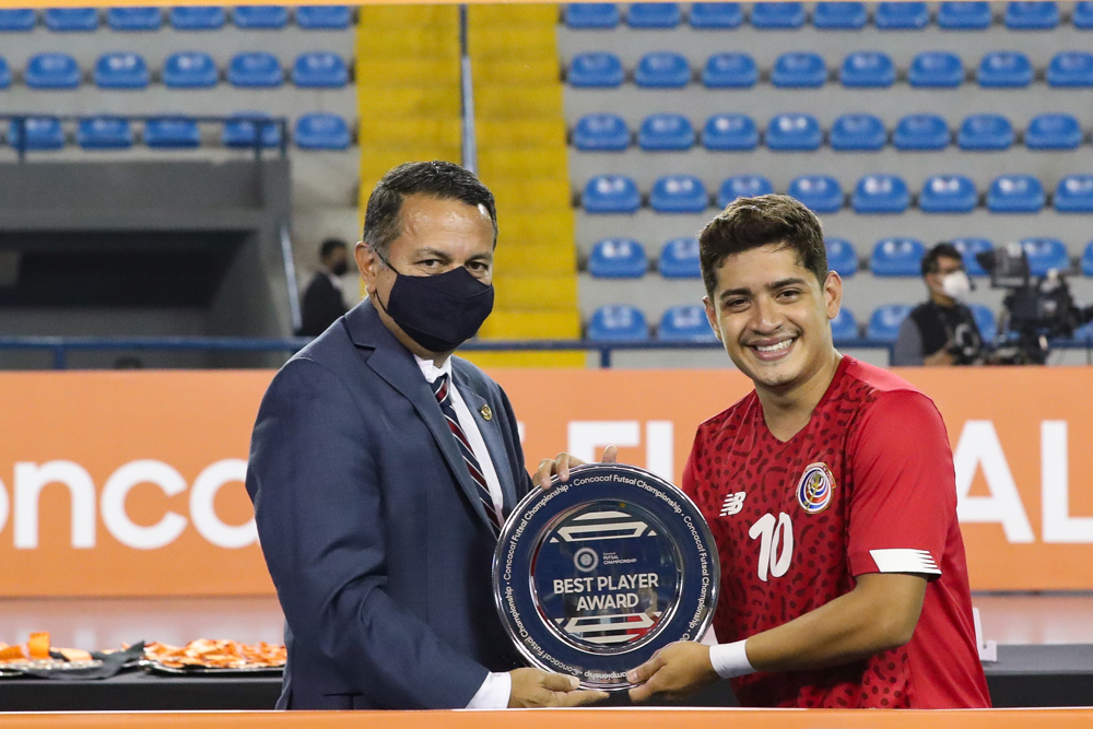 Tijerino, Perez among award winners at CFC