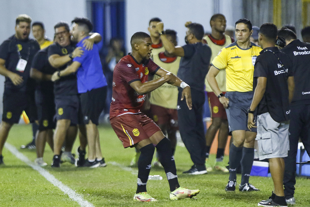 Real España explotó en el segundo tiempo y derrotó a Herediano