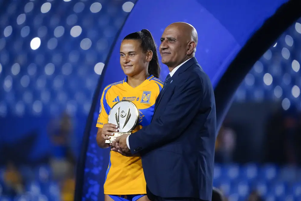 Dias, González, Moultrie earn W Champions Cup honors