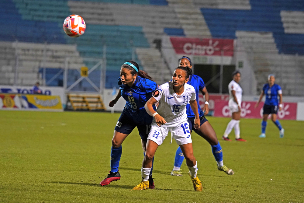 El Salvador edge Honduras to remain atop Group B
