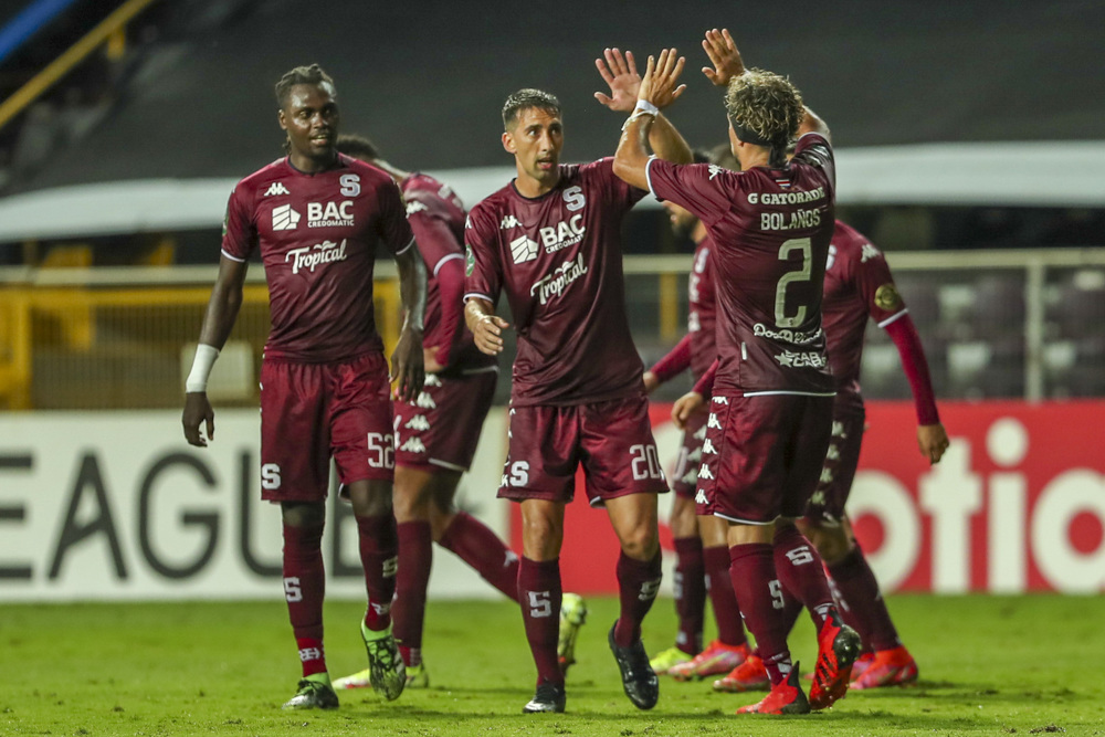 Saprissa remontó para derrotar para Comunicaciones FC  