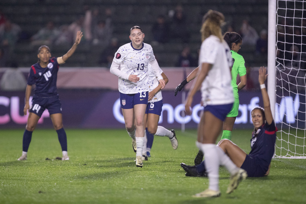 Moultrie, Purce team up to lead USA past Dominican Republic
