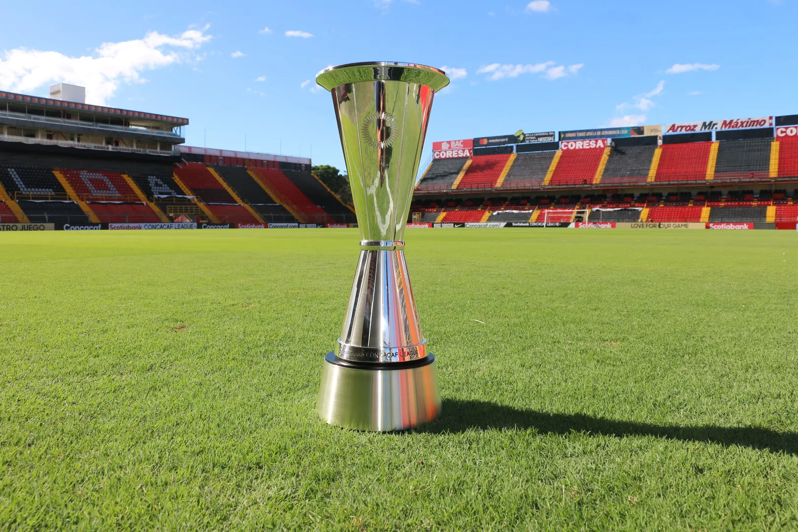 Así es el imponente trofeo de la Liga Concacaf que buscará levantar el