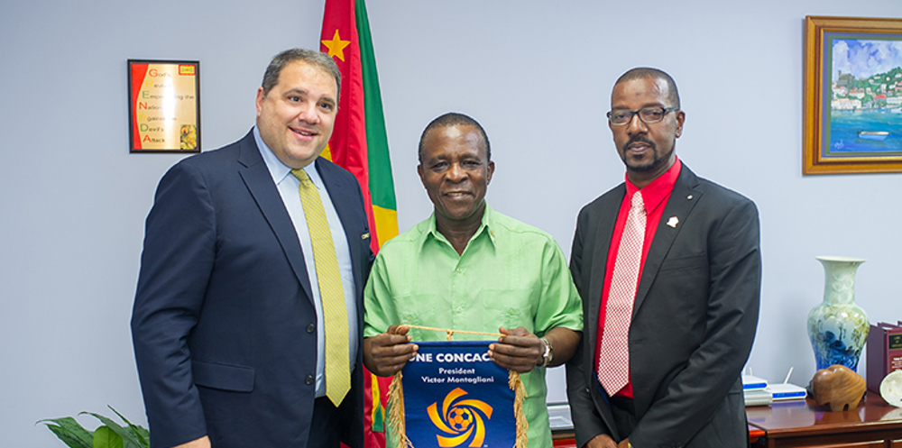 Presidente de CONCACAF visitó la Asociación de Fútbol de Granada