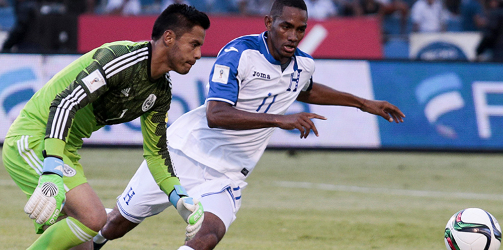 El hondureño Jerry Bengtson presentado como la nueva contratación del Saprissa