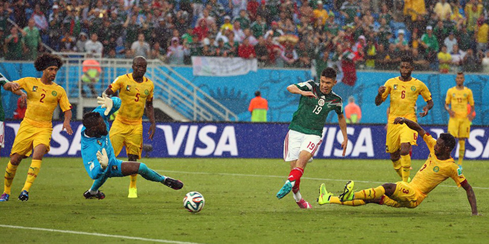 Héroe de las eliminatorias, Peralta da triunfo a México sobre Camerún