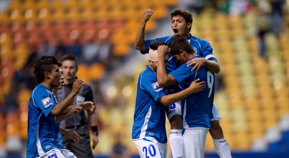El Salvador supera a Panamá para boleto al Mundial