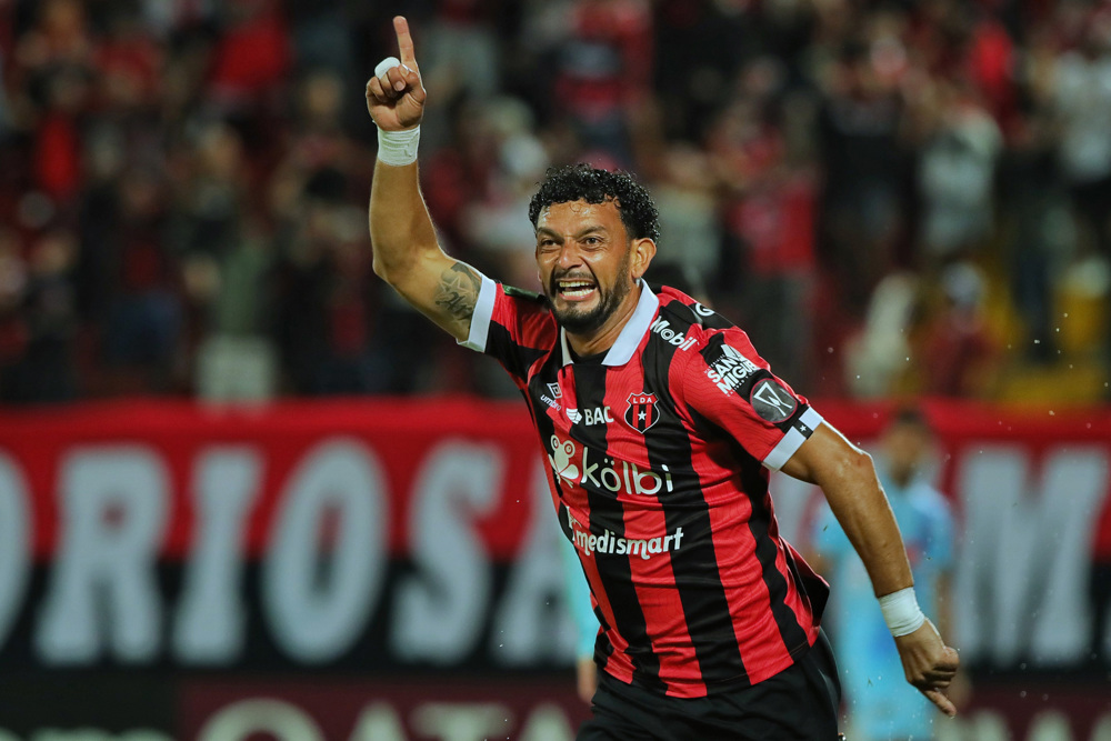 Medina, East, Small lideran el Mejor XI de la Copa Centroamericana