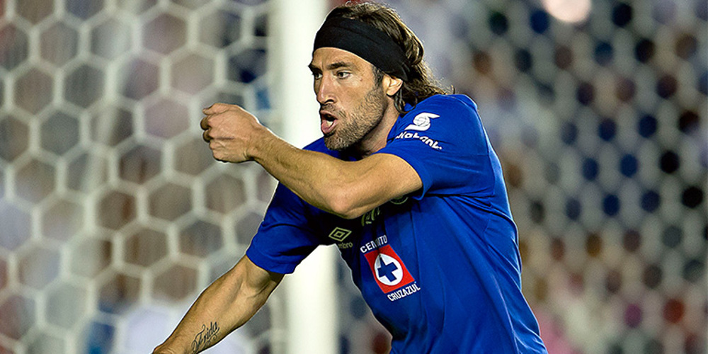 Pavone hat-trick propels Cruz Azul past Sporting
