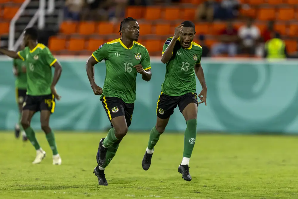 Dominica y San Vicente y las Granadinas ganaron en casa