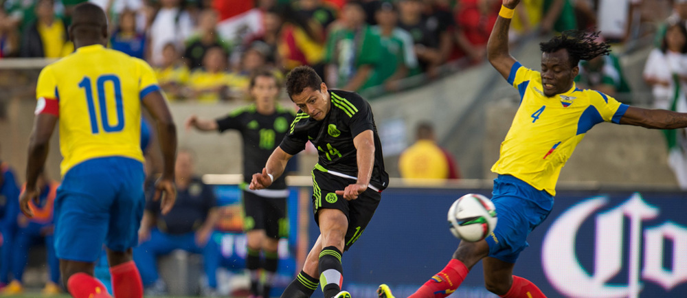 Hernandez goal, Corona saves lift Mexico to win