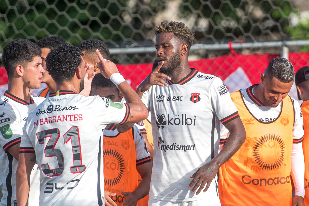 Alajuelense mantiene paso firme con una victoria contra Verdes FC 