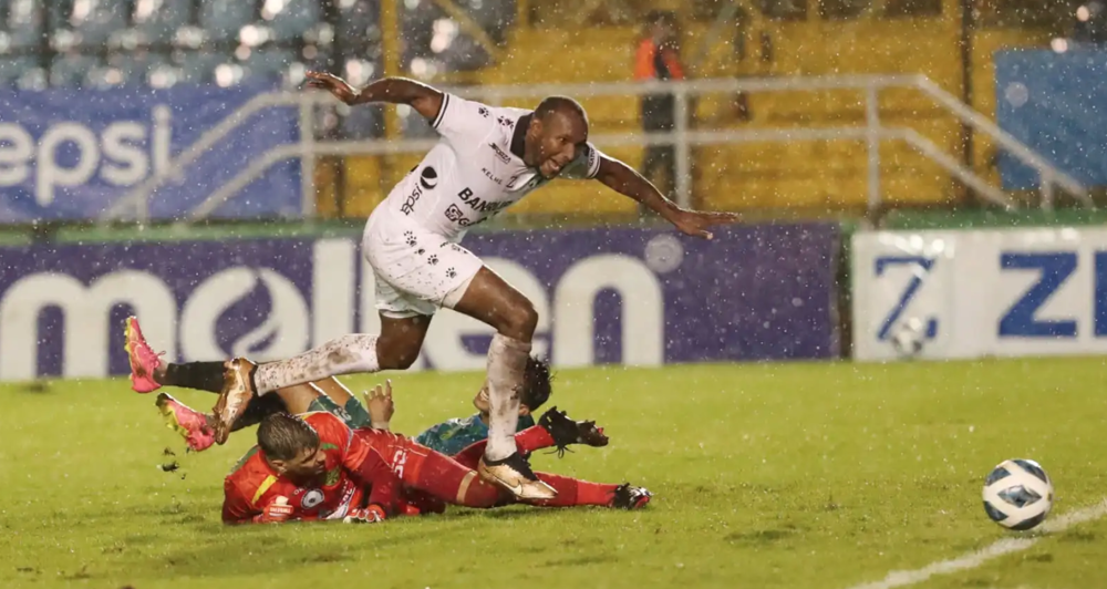 Olimpia y Comunicaciones inician su participación en la Copa Centroamericana