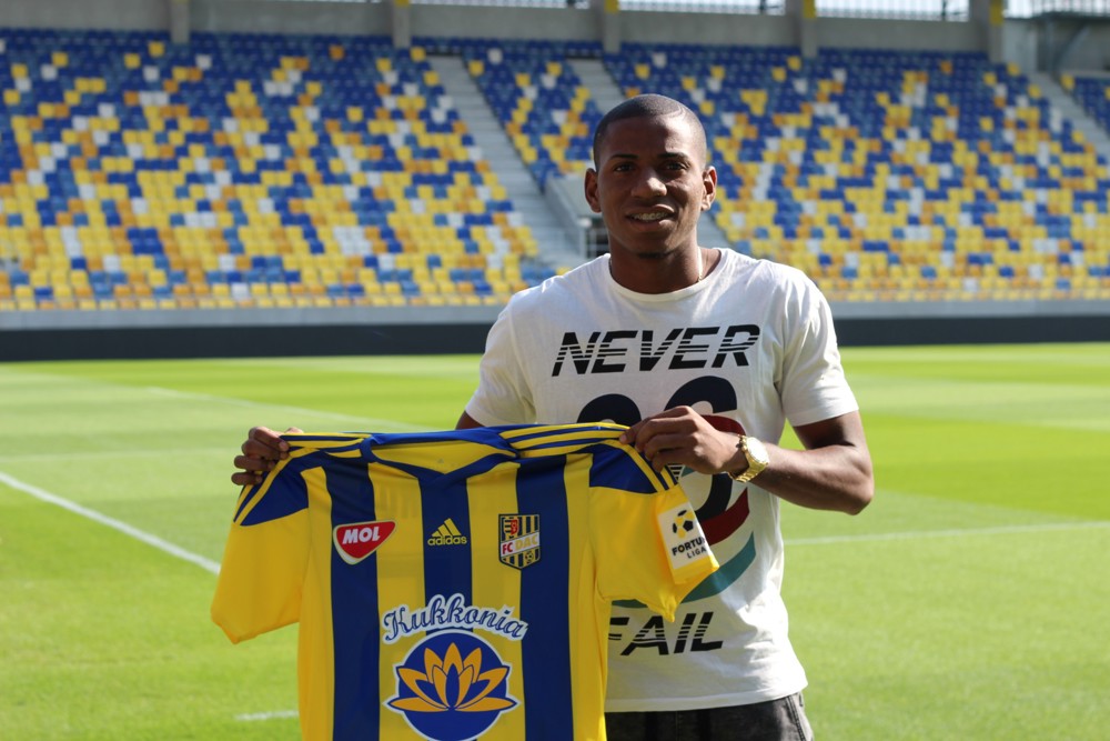 SCL, Chorrillo FC standout Blackman joins FC DAC
