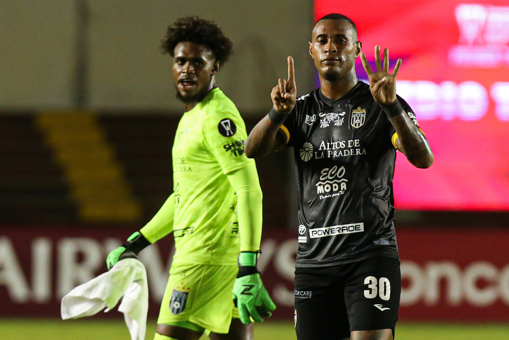 Small brilló en el triunfo del CAI sobre Motagua y clasificar a la Copa de Campeones
