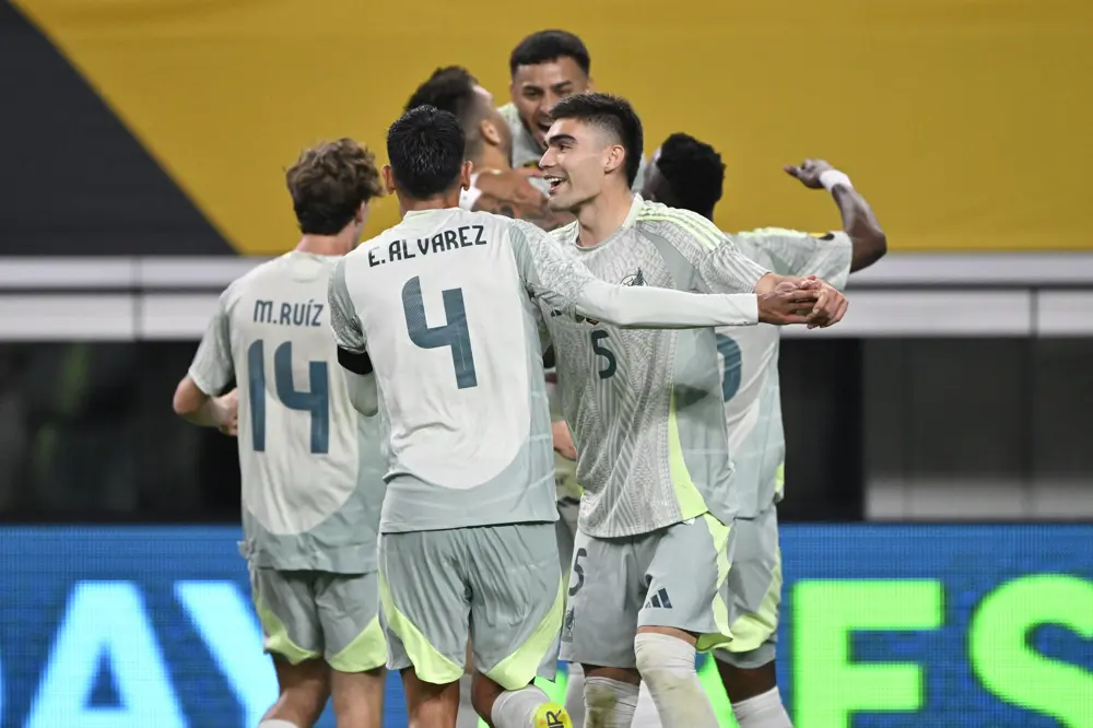 México y Costa Rica se enfrentan por el primer lugar del Grupo A