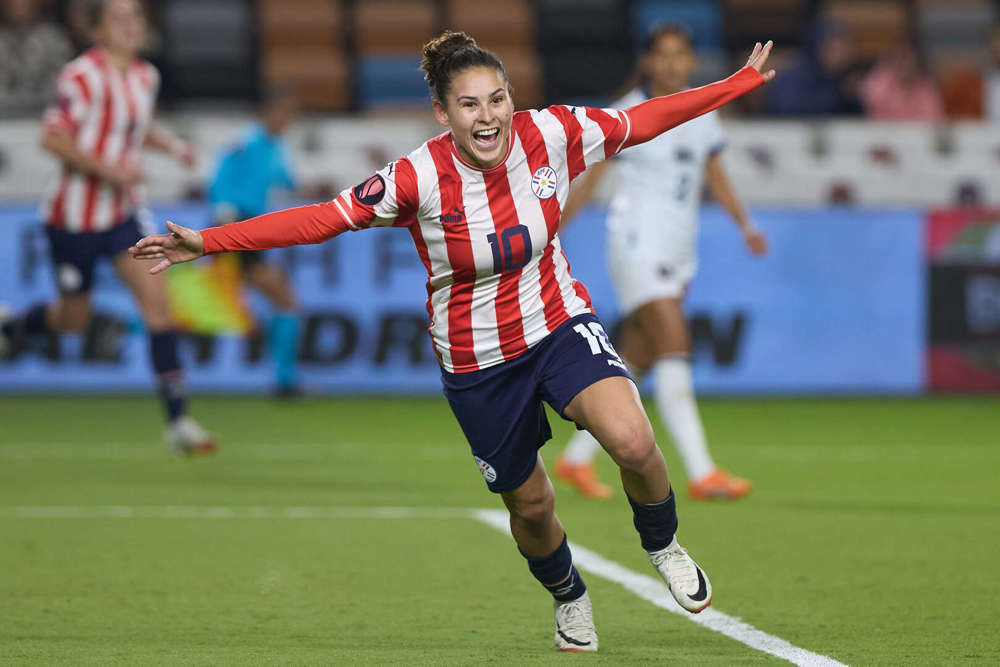 Paraguay rally for win vs. El Salvador on Martinez hat-trick