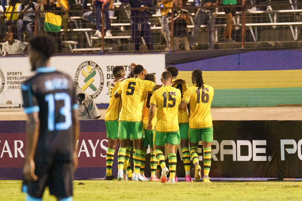 Gray impulsa victoria de Jamaica, Suriname rescata el empate