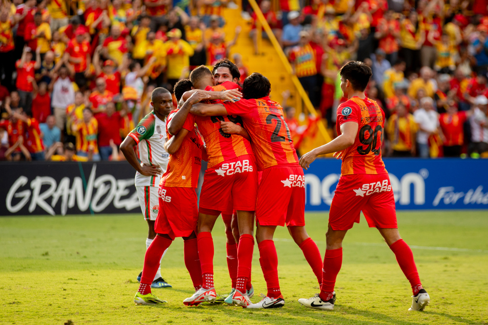 Herediano overcome stubborn Robinhood to claim first leg
