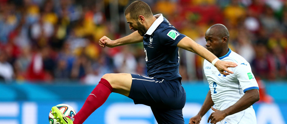 Benzema brilla y Francia derrota a Honduras con 10 hombres