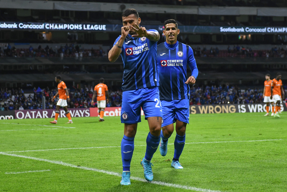 Strong first half lifts Cruz Azul over Forge